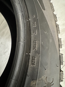 Pirelli Ice Zero 2 285/45/22 (5 фото из 6)