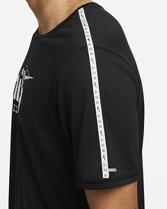 Uus Nike Dri-Fit Miles meeste trennisärk (9 foto / 10)