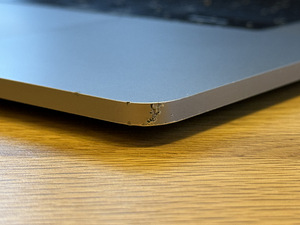 MacBook Pro 15" (2019) – i9 / 16GB RAM / 512GB SSD (5 foto / 9)