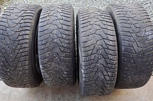 Диски 16", шины 215/60 R16 + колпаки. (3 фото из 3)