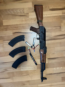 Airsoft AK 47 + equipment + VZ61 Scorpion