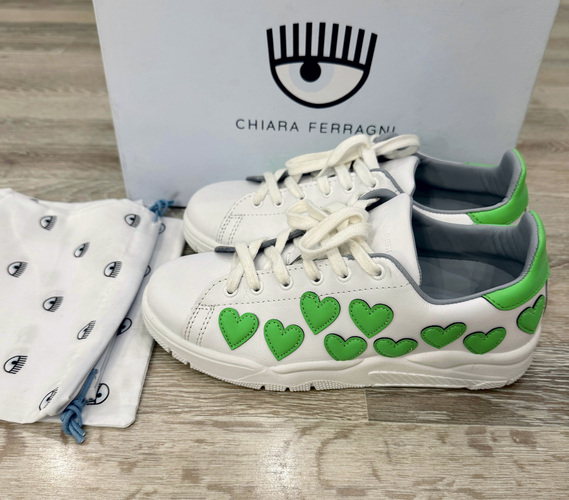 Chiara Ferragni tossud (37) originaal