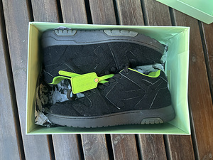 Off White Out Of Office (1 foto / 7)