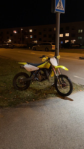 Suzuki RM85L (8 фото из 10)