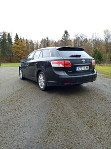 Продается Toyota Avensis (4 фото из 10)