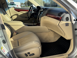 Lexus LS460 V8 (7 фото из 12)