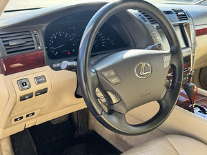 Lexus LS460 V8 (12 фото из 12)