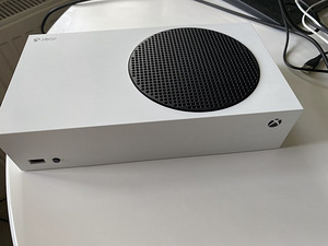 Xbox Series S 512Gb koos 3 kontrolleriga (3 foto / 8)