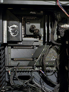 Emaplaat MSI MEG Z790 Ace Max (1 foto / 1)