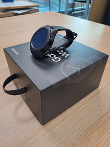 Samsung Galaxy Watch (8 foto / 10)