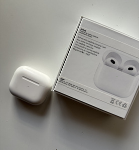 Apple AirPods 3 with MagSafe Charging Case (4 foto / 5)