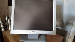Мониторы / Samsung 940NV, LG L1715S, LG L1732S / 3 PC (7 фото из 9)