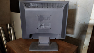Мониторы / Samsung 940NV, LG L1715S, LG L1732S / 3 PC (8 фото из 9)