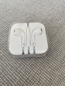 Наушники для iPhone (1 фото из 3)
