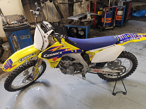 Suzuki rm-z450 (1 foto / 2)