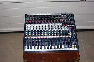 Soundcraft EPM12 (1 foto / 2)