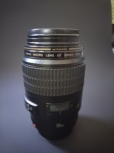 Canon EF 100mm f/2.8 Macro USM objektiiv (1 foto / 6)