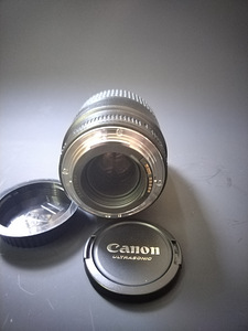 Canon EF 100mm f/2.8 Macro USM objektiiv (2 foto / 6)