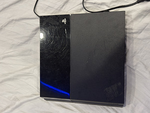 Playstation 4 (2 foto / 3)