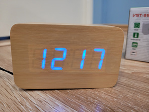 Kasutatud LED lauakell (3 foto / 6)