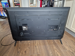 Müüa LG telekas ja sellega koos aluslaud (4 foto / 4)