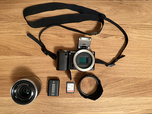 Sony Alpha NEX-5 + Sony E-mount 18-55 objektiiv (1 foto / 8)