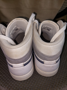 Air Jordan 1 mid (3 foto / 5)