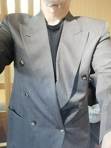 Meeste šikk siidist ülikond 50. uus (1 foto / 6)