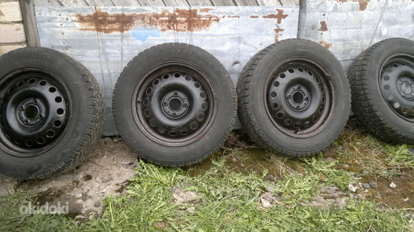 Шипованная резина б/у на дисках 175х65х15R, 4X100, 4штуки