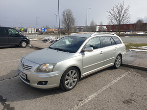 Toyota Avensis 2.4 VVTi 120kW бензин автомат 2010 (2 фото из 13)