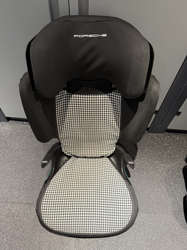 Детское сиденье Porsche Junior Seat + чехол Pepita + база ISOFIX