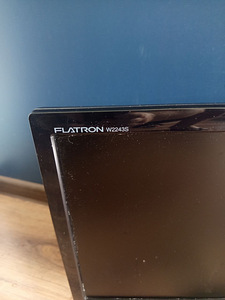 LG Flatron W2243S 22" Widescreen LCD Monitor 1080p HD (2 foto / 4)