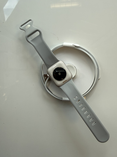 Apple watch se3 GPS+e-sim 40mm