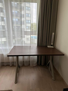 IDASEN reguleeritav kontorilaud (1 foto / 2)