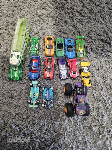 Машинки hot wheels