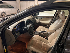 Volvo V70 2,4D 120kw 2007a. (8 foto / 14)