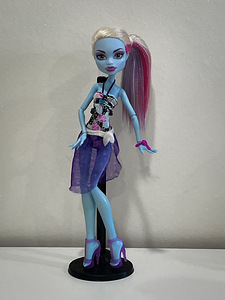 Monster High nukk - Abbey Bominable Skull shores (1 foto / 1)