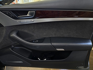 Продается Audi A8 4,2 V8 (14 фото из 15)