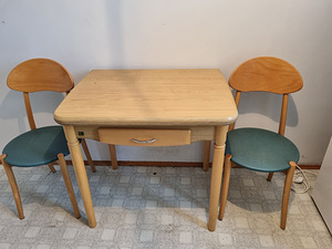 Köögikomplekt laud ja 3 tooli (2 foto / 4)
