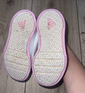 Кроссовки Adidas (3 фото из 4)