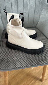 Zara р.33 (2 фото из 3)