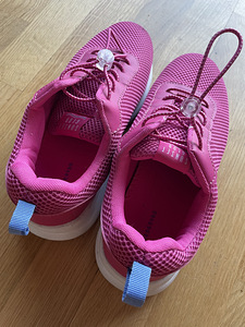 Кроссовки Reserved р.39 (3 фото из 3)