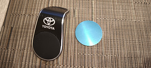 Toyota telefonihoidja magnetiga autosse (3 foto / 3)