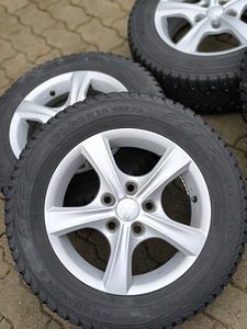 5x114,3 литые диски + 195/65 R15 шипованные шины Nokian 6-7 (3 фото из 4)