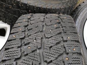 205/65 R16C Continental шипованные шины (6.5 мм) + литые дис (4 фото из 4)