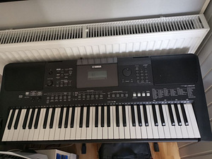 Синтезатор Yamaha PSR - E463 (3 фото из 8)