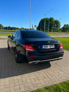 Mercedes Benz E220 (3 фото из 8)