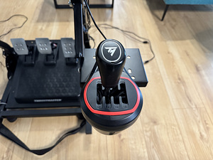 Thrustmaster T248 + Thrustmaster TH8S Shifter + подставка (2 фото из 10)