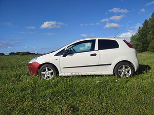 FIAT PUNTO 2010 (2 foto / 8)