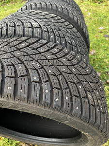 Triangle Icelynx naastrehvid 245/45 R18 (2 foto / 8)